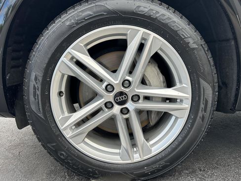 Certified 2024 Audi Q5 e Premium Plus image 11