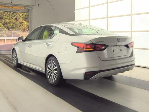 Used 2025 Nissan Altima 2.5 SV FWD image 4