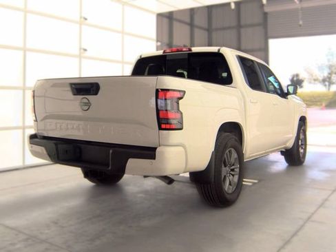 Certified 2025 Nissan Frontier SV w/ SV Convenience Package RWD image 8