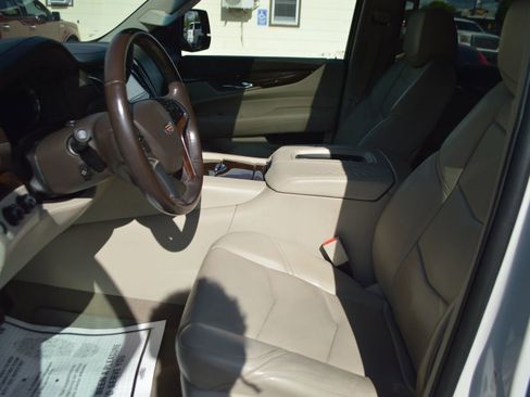 Used 2016 Cadillac Escalade ESV Luxury AWD/4WD image 14
