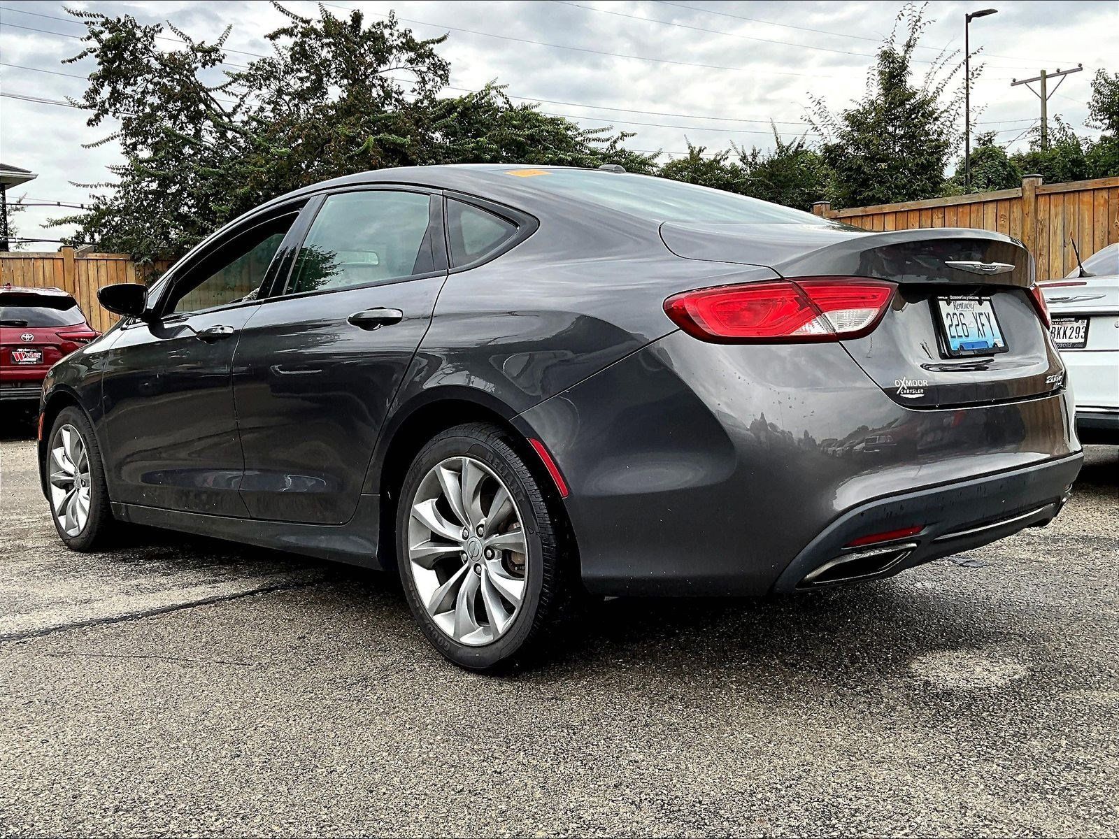 Used 2016 Chrysler 200 S FWD image 3