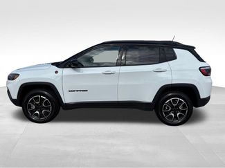 Used 2025 Jeep Compass Trailhawk AWD/4WD video 2