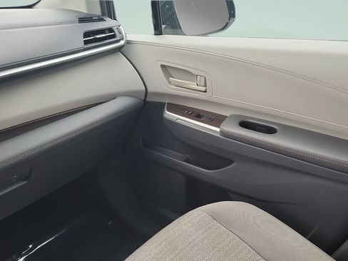 Used 2021 Toyota Sienna LE w/ LE Plus Package AWD/4WD image 13