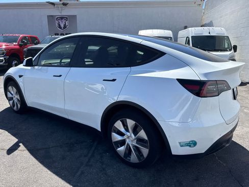 Used 2022 Tesla Model Y Long Range AWD/4WD image 30