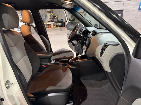 Used 2018 Kia Soul w/ Convenience Package FWD image 26