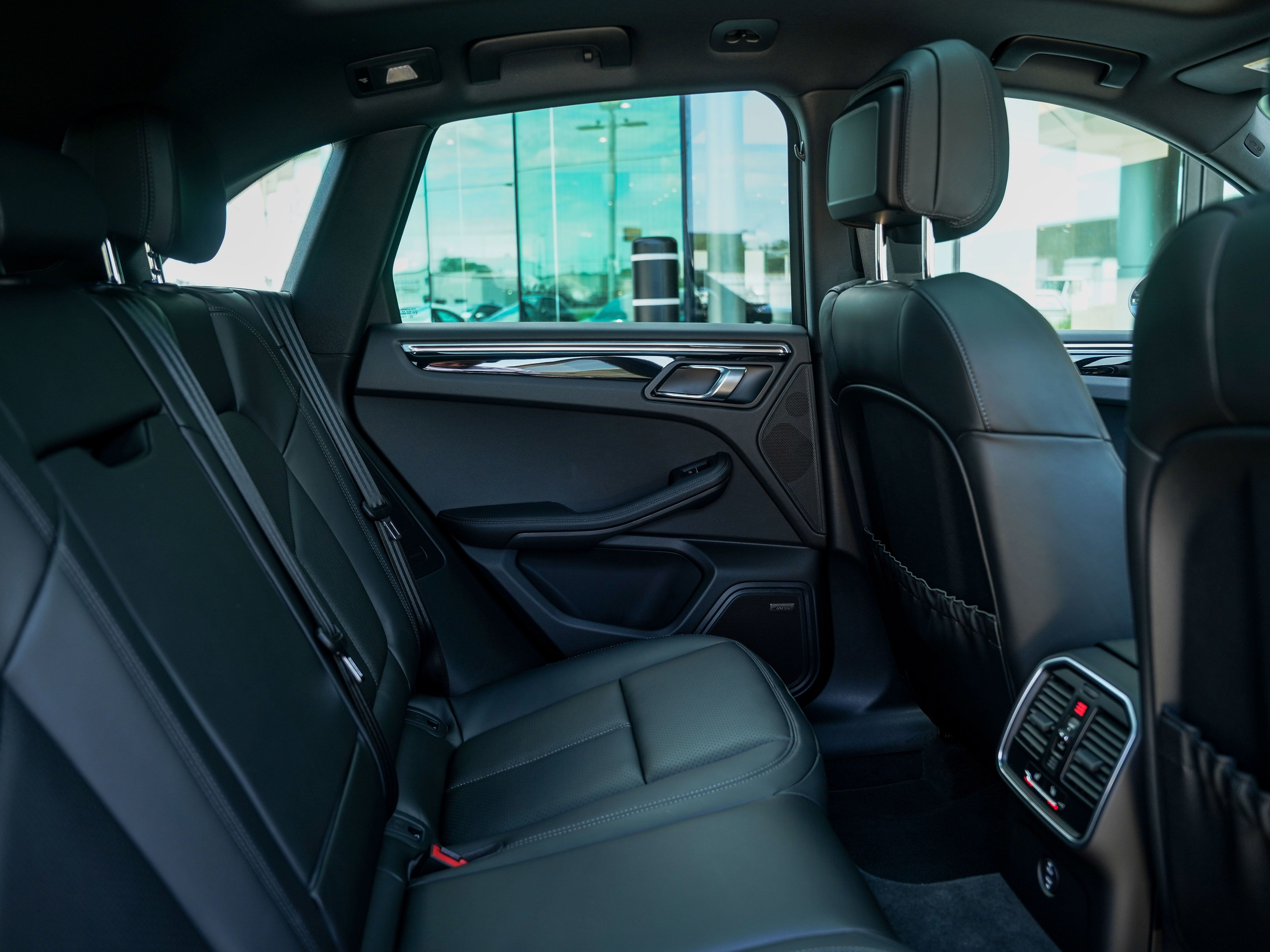 Certified 2026 Porsche Macan AWD/4WD image 30