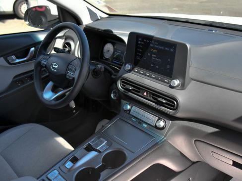 Used 2023 Hyundai Kona SE image 41