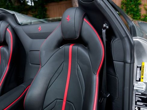Used 2022 Ferrari 812 GTS RWD image 22