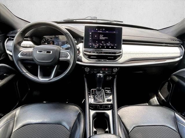 Used 2023 Jeep Compass Latitude AWD/4WD image 16