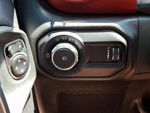 Used 2023 Jeep Wrangler Unlimited Rubicon w/ LED Lighting Group AWD/4WD image 23
