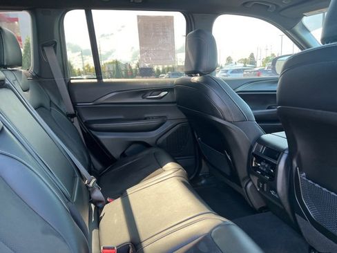 Used 2024 Jeep Grand Cherokee Altitude image 33