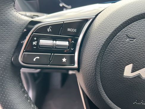 Certified 2025 Kia Seltos SX w/ SX Sunroof Package image 13