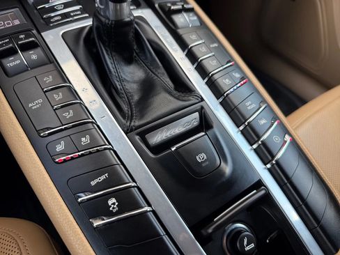 Used 2018 Porsche Macan Sport Edition AWD/4WD image 37