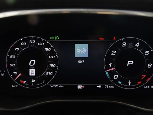 Used 2024 Jaguar F-PACE SVR image 32