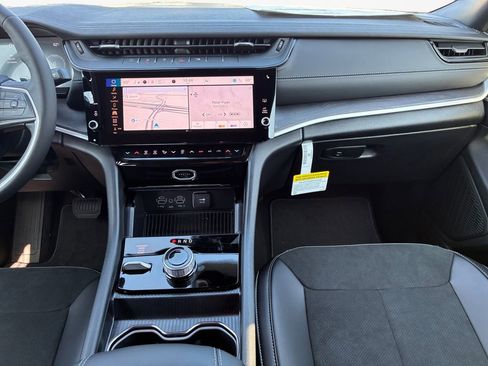 New 2026 Jeep Grand Cherokee Altitude image 3