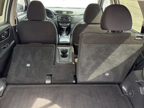 Used 2020 Nissan Rogue SV w/ Premium Package FWD image 17