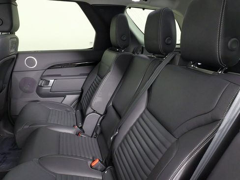 Used 2024 Land Rover Discovery S image 40