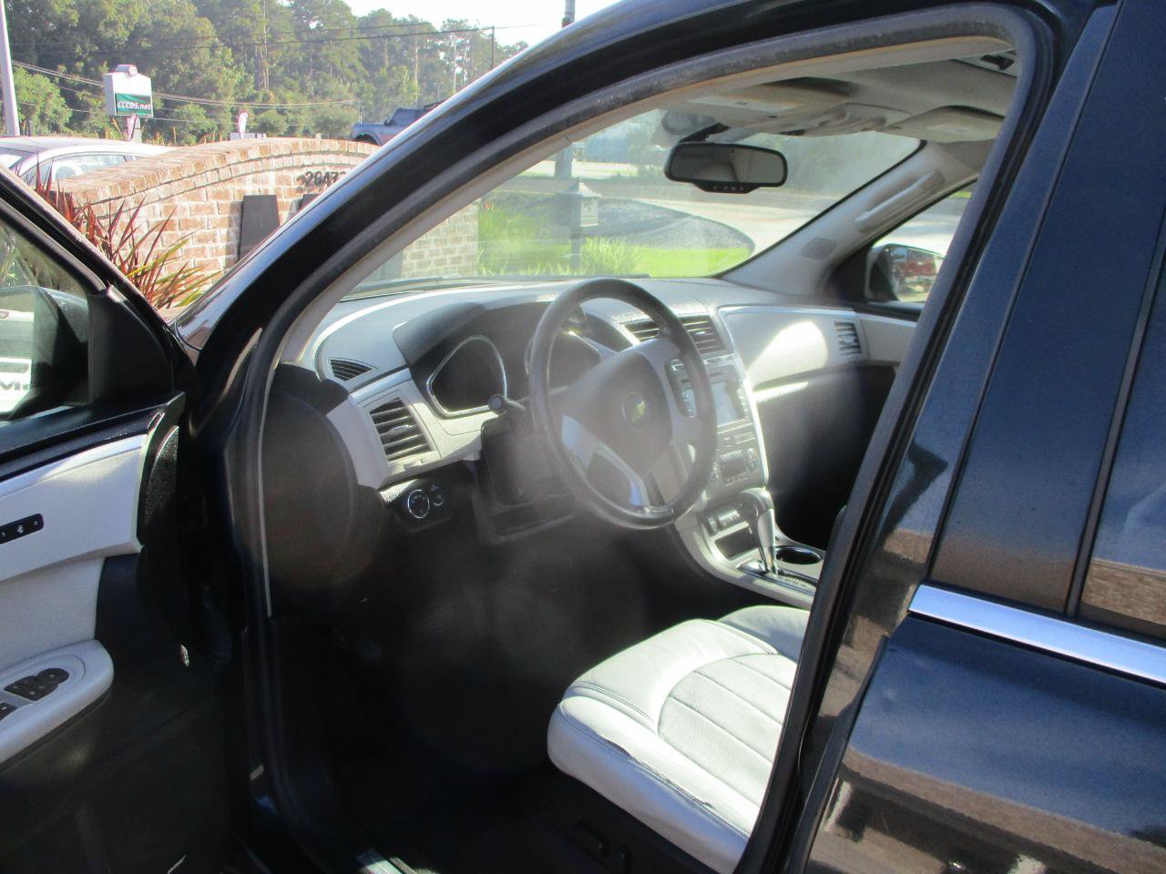 Used 2009 Chevrolet Traverse LTZ FWD image 13