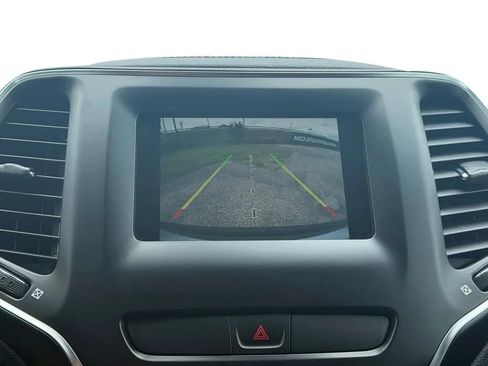 Used 2020 Jeep Cherokee Latitude AWD/4WD image 9