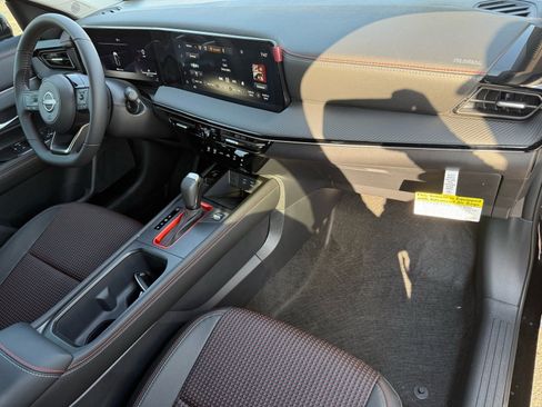 New 2025 Nissan Kicks SR image 11