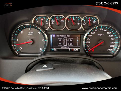 Used 2015 Chevrolet Suburban LT w/ Luxury Package AWD/4WD image 19