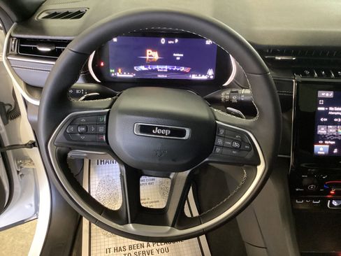 Used 2024 Jeep Grand Cherokee Altitude image 22