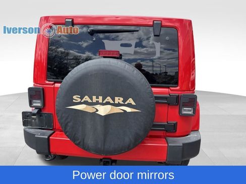 Used 2018 Jeep Wrangler Sahara w/ Connectivity Group AWD/4WD image 13