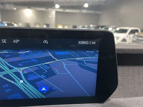 Used 2025 Ford Expedition Active image 3