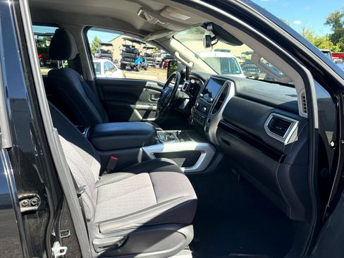 Used 2021 Nissan Titan SV w/ SV Convenience Package image 13