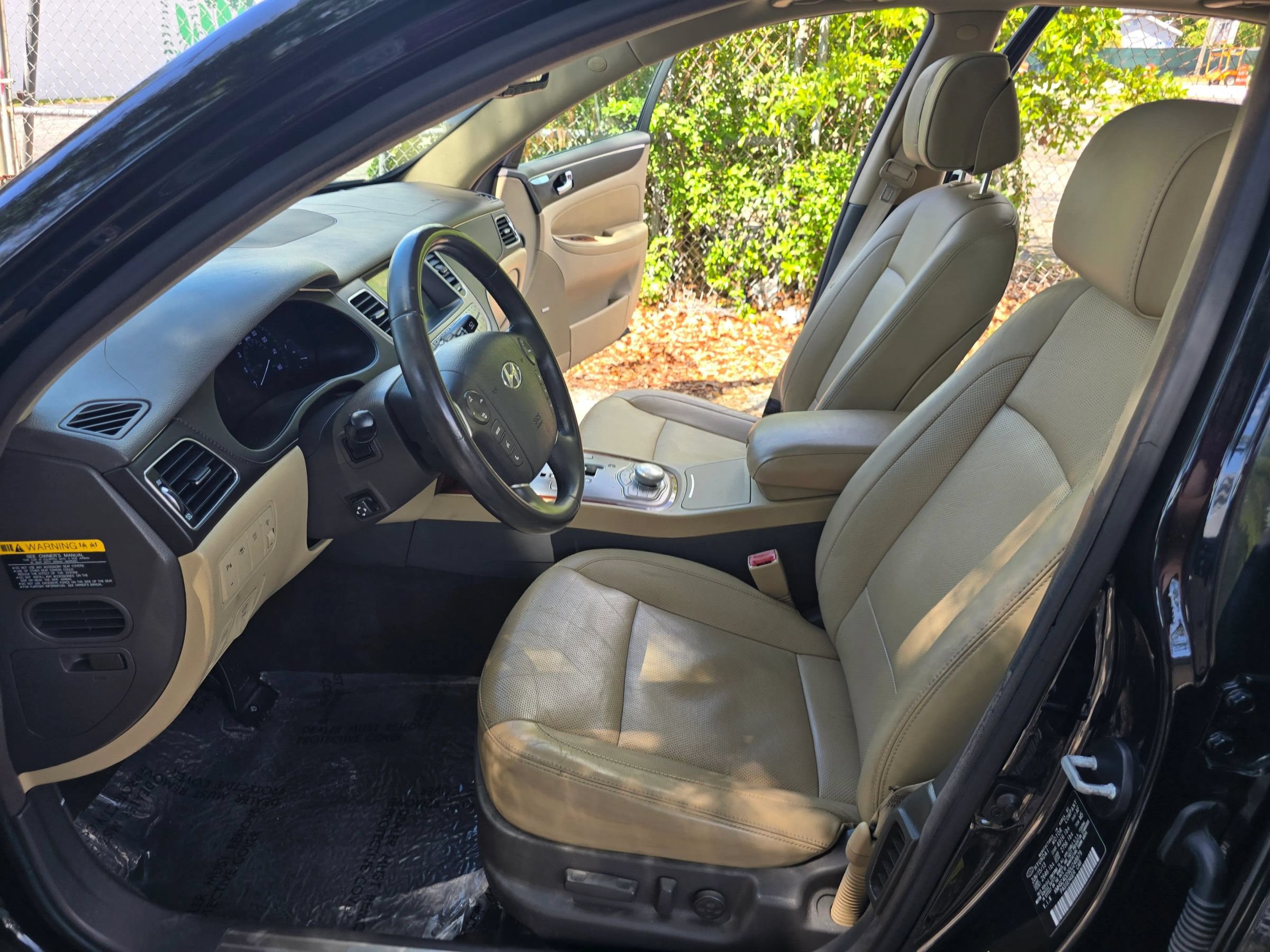 Used 2013 Hyundai Genesis 3.8 w/ Technology Pkg RWD image 12