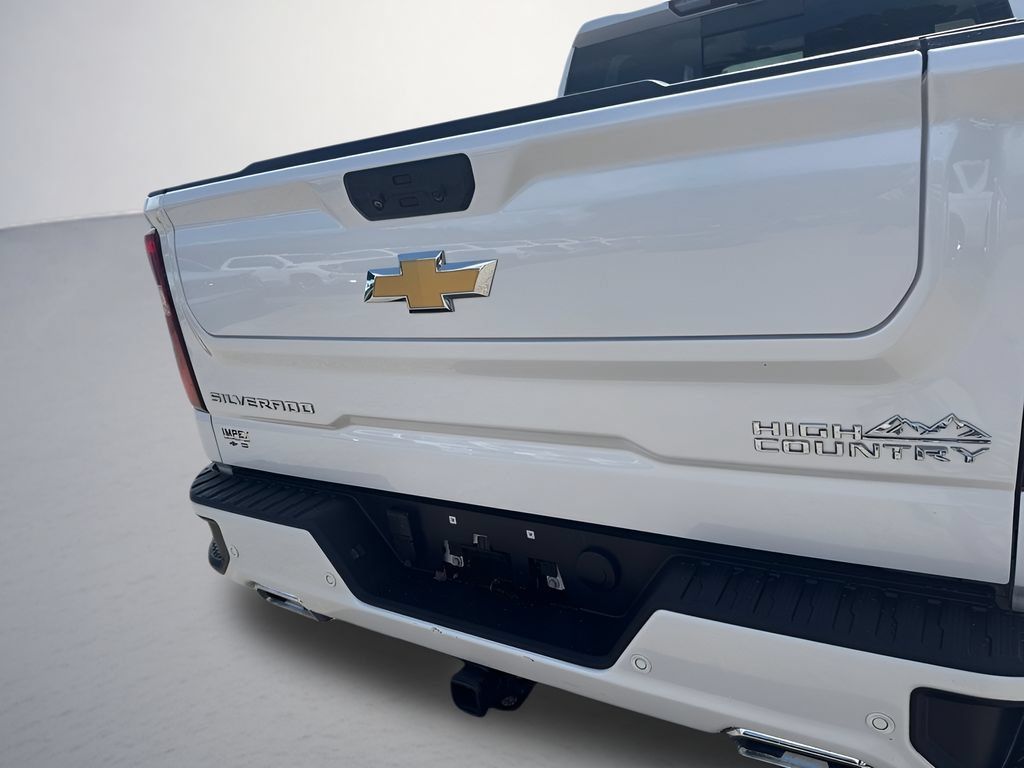Used 2023 Chevrolet Silverado 1500 High Country w/ Technology Package AWD/4WD image 36