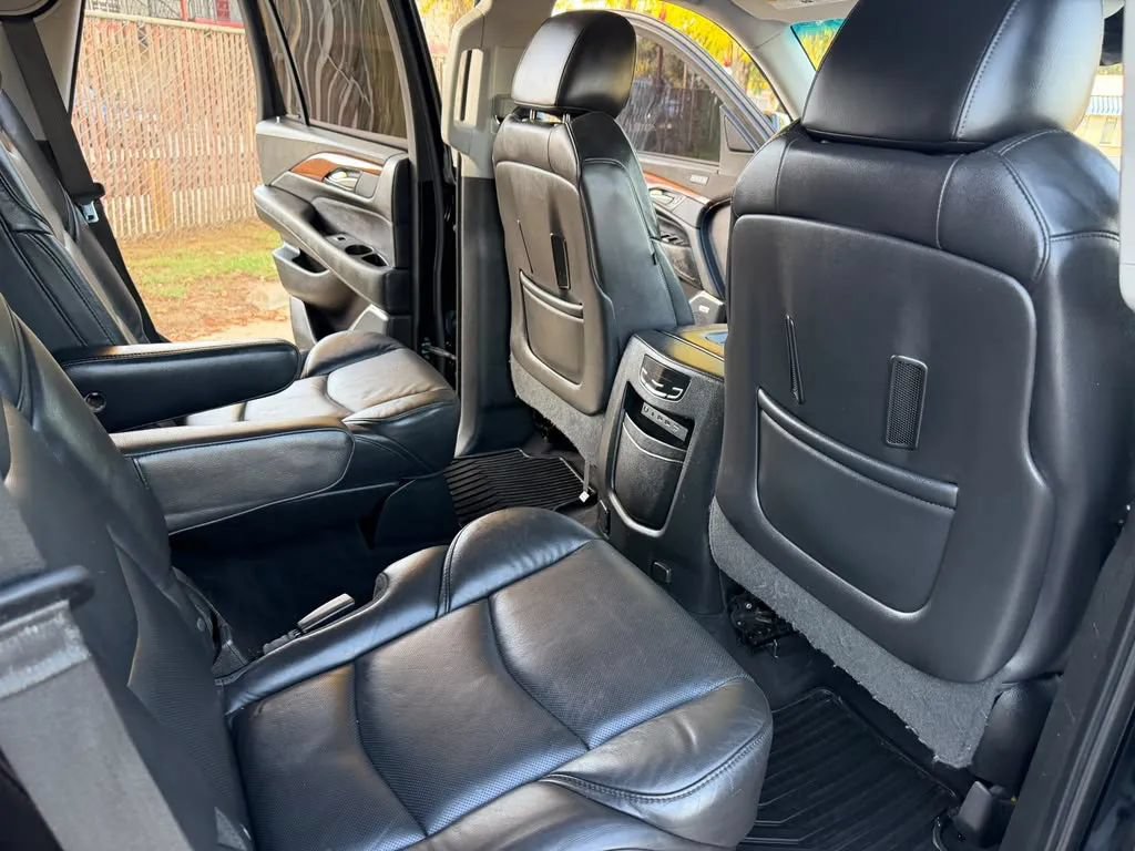 Used 2018 Cadillac Escalade Premium Luxury RWD image 21