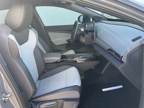 Certified 2025 Volkswagen ID.4 Pro image 35