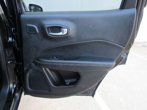 Used 2018 Jeep Compass Latitude w/ Popular Equipment Group image 23