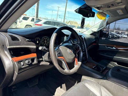 Used 2015 Cadillac Escalade Luxury image 11