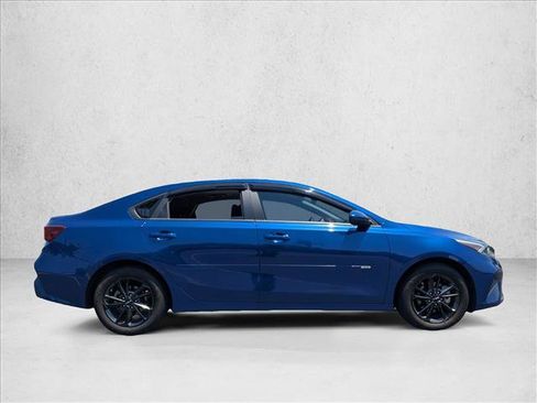 Used 2023 Kia Forte LXS FWD image 4