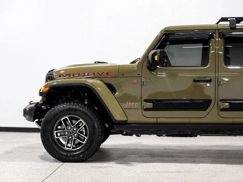 Used 2025 Jeep Gladiator Mojave w/ Convenience Group AWD/4WD image 10