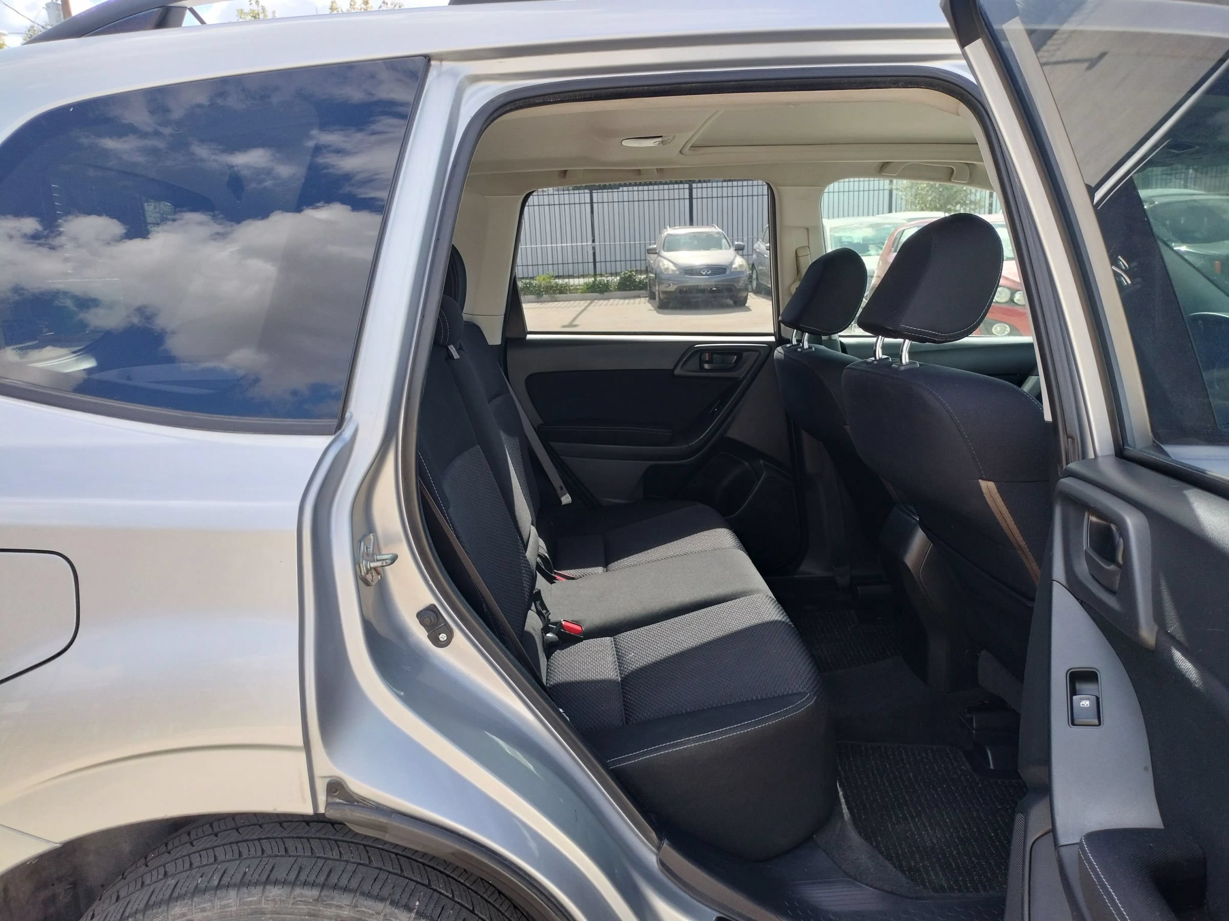 Used 2014 Subaru Forester 2.5i Premium AWD/4WD image 35