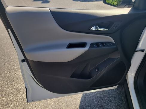 Used 2024 Chevrolet Equinox LT FWD image 17