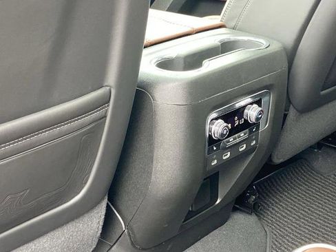 Used 2023 GMC Yukon Denali Ultimate AWD/4WD image 17