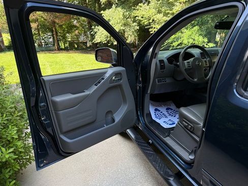 Used 2019 Nissan Frontier SL AWD/4WD image 42