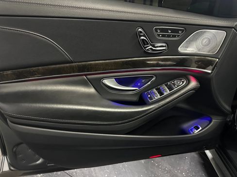 Used 2018 Mercedes-Benz S 560 Sedan image 11