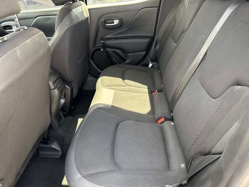 Used 2019 Jeep Renegade Altitude w/ Quick Order Package 2XM image 11