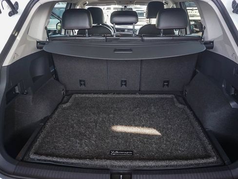 Used 2018 Volkswagen Tiguan SE w/ Panoramic Sunroof Package AWD/4WD image 26