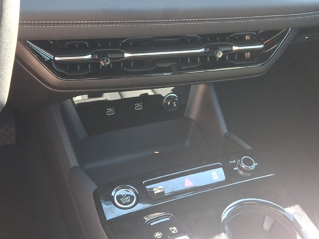 Used 2025 Audi A6 e-tron Prestige RWD image 16