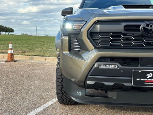 New 2025 Toyota Tacoma TRD Sport image 4