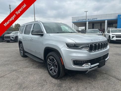 Used 2024 Jeep Wagoneer Series II w/ Flexible Seating Group AWD/4WD image 1