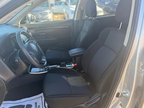 Used 2020 Mitsubishi Outlander ES image 13