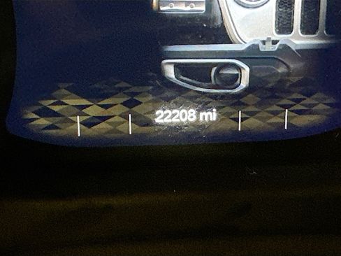 Used 2023 Jeep Wrangler Unlimited Sahara w/ Cold Weather Group AWD/4WD image 19