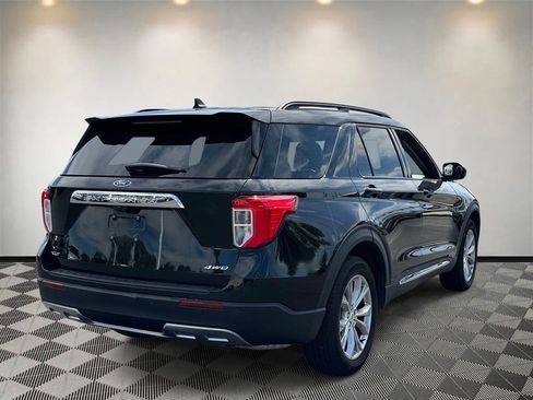 Certified 2024 Ford Explorer XLT w/ Equipment Group 202A AWD/4WD image 4